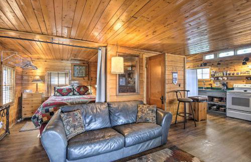 Lake Livin Cozy Cabin with Dock, Bar, 2 Kayaks - Foto 3