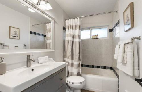 Peaceful Family Retreat Home w Firepit n Grill - Foto 10