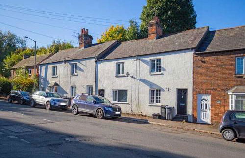 Relax with the whole family at the cosy cottage - Business rates available please enquire - Foto 15