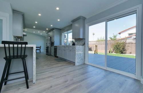 Renovated 5 Bd 3 Ba AC Private Deck Lawn - Foto 43