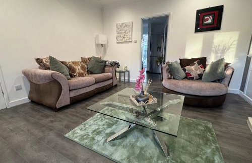 Captivating 3 bedroom home with conservatory - Foto 6