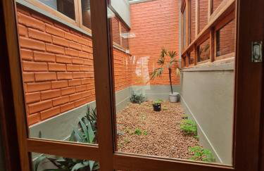 Casa Super Agradável, 250 metros da praia da Areia Preta, cinco quartos com ar, wifi, garagem, completa - Foto 16