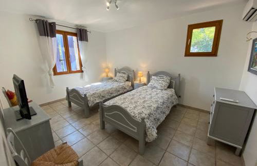 CHARMANT LOGEMENT AVEC PISCINE EN PROVENCE au premier étage d une villa - Foto 11