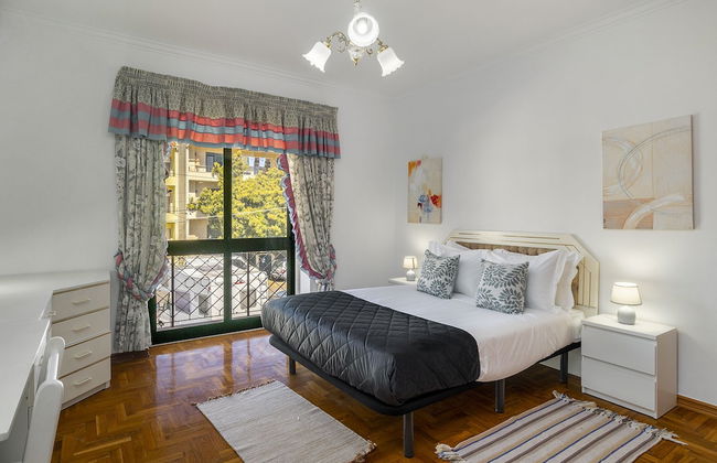 Perfect Family Hideout Residence W/Ac & 4Br + 5Ba - Photo 10