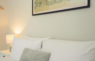 Stylish Coastal 3 Bed Haven - Close to town - Foto 17