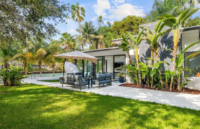 Peaceful 3BD Family House With Pool - Photo 30