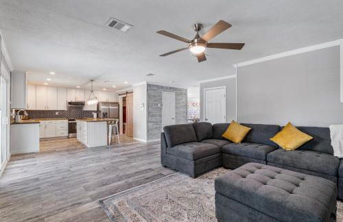 Retreat close to Lewisville Lake with pool, pet ok - Photo 28