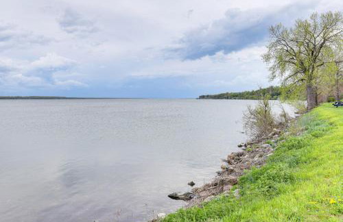 Walk to Downtown and Seneca Lake Updated Retreat! - Foto 25