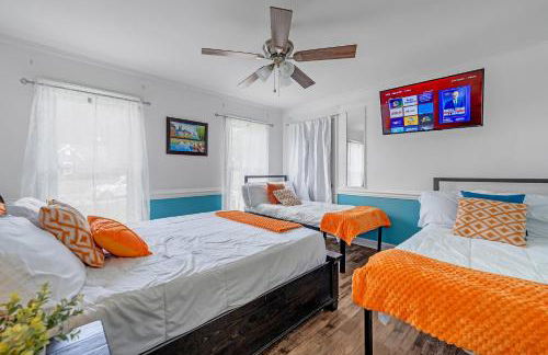 Firepit Games Grill Hot Tub Arcade & King Bed - Photo 64