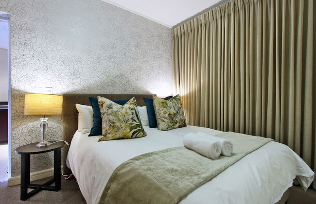 ITC Hospitality Group One Bedrooms Rockwell Building - Photo 3