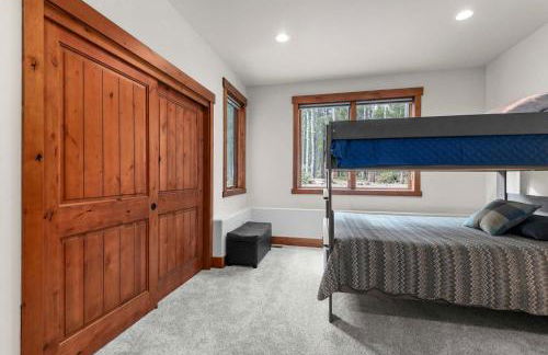 34 Acre Escape Games Hiking Pool Table Bicycles - Foto 35