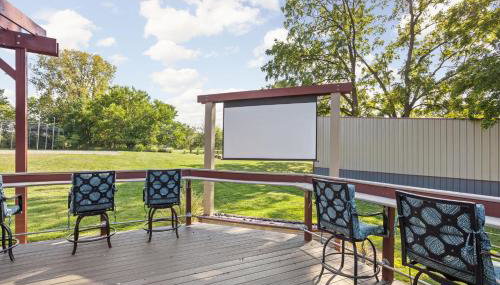 Sleeps 10, Indoor and Outdoor Theaters, Batting Cage, & Games! - Foto 5, Garden