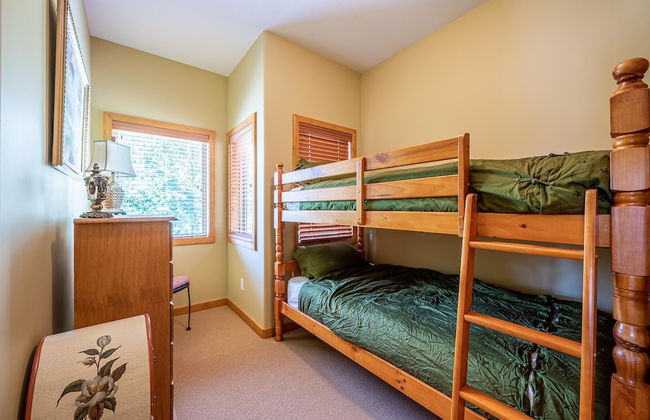 Bear's Paw Chalet - Amazing Location & Ski In/out - Photo 4