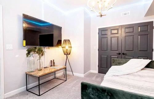 Waterfront Retreat with Spectacular Interior, Jacuzzi and Game Room in NC - Foto 78