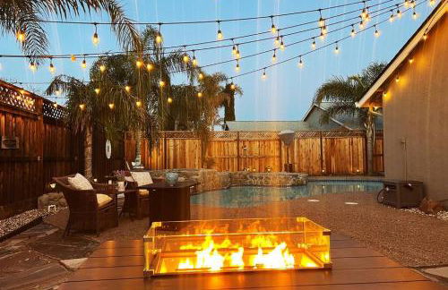 Stunning Modern Home King Bed Pool Jacuzzi Fire pit - Foto 1