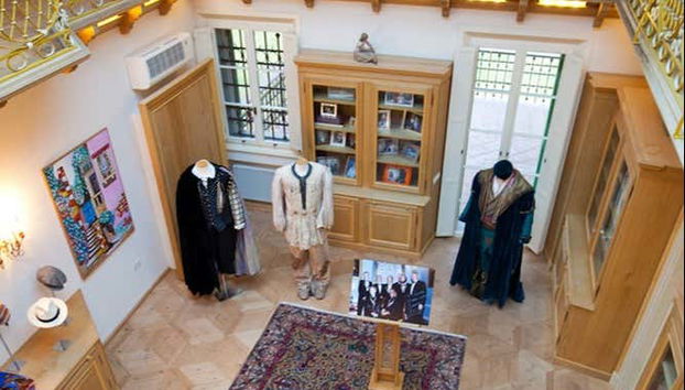 Abiti e quadri della casa museo