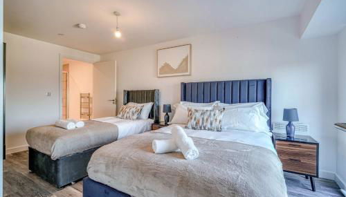 2-BR Flat - City & Town Centre View -1 Minute to Train & Tram Station - Sleeps 5 - Foto 1