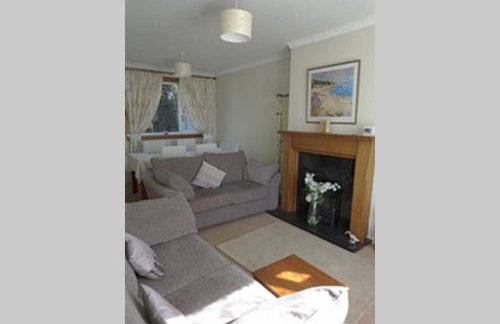 Sunny House with views to Edinburgh Skyline - Photo 5