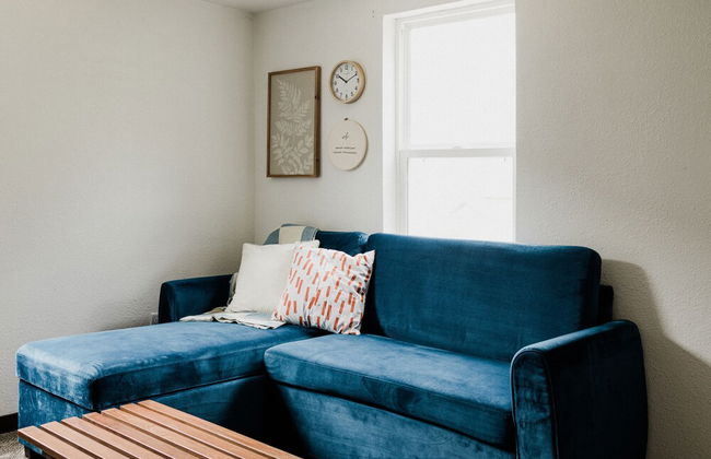 Cozy Local Apartment - Photo 9