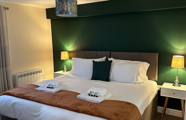 Orange Lilly in Stroud - Foto 2