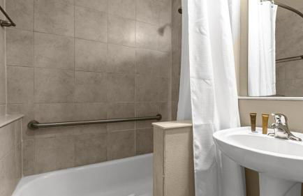 Florida Getaway - Renovated TownHome by Disney! - Photo 25