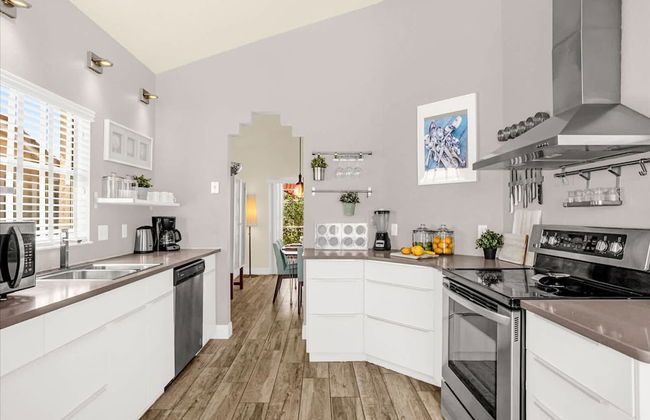 Spacious Home w Garden BBQ and Games at Golf Club - Photo 13