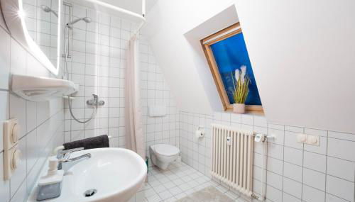 Loft mit Balkon im Historischen Altbau am Marktplatz - 75qm, DisneyPlus, 300mbs Internet - Foto 5, Shower