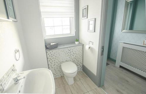 Huntsfield House- Stunning Modern 4 Bedroom House Suitable for Work and Leisure Stays - Foto 43