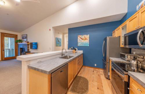 Palisades Tahoe Lodge Rentals Premium Fireplace One Bedroom #807 - Photo 6