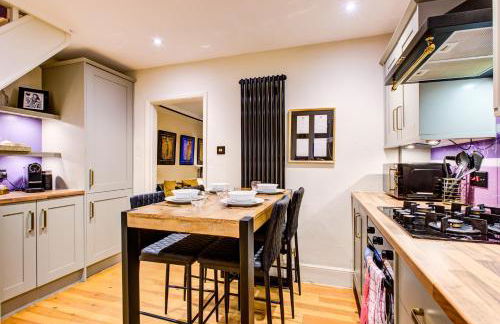 Chic Pet-Friendly Cottage, Fireplace, Wivenhoe - Foto 17