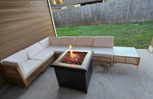 Modern Spacious Home Near the medical center, NRG, Downtown and UHD - Photo 13