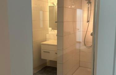 Design-Ferienhaus mit Garten, Kino & 5 Schlafzimmern - Foto 7