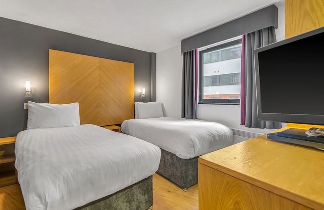 Roomzzz Leeds City West - Foto 5