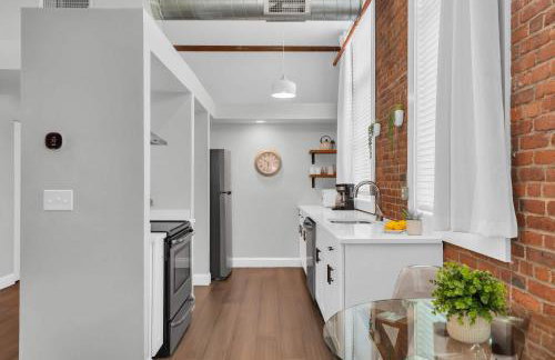 Jennifer's Stylish Downtown Brick Foundry Escape - Photo 7