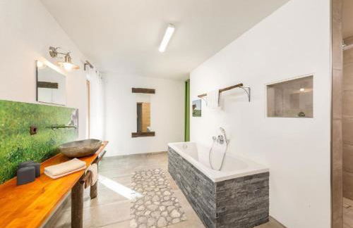 Apartment Chalet mit Blick auf das Wasser by Interhome - Foto 6