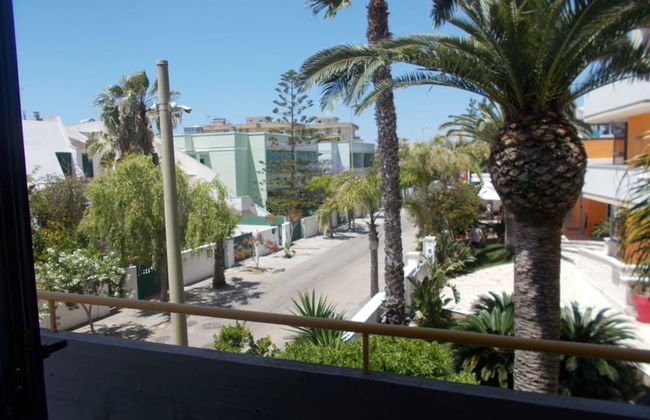 Comfortable Apartment Near the Beach - Photo 20