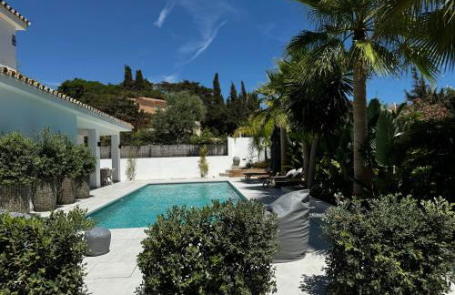 Marbella Bliss - Luxury 4-Bedroom VILLA with Garden, Private POOL & Jacuzzi, Marbesa near- 5 min to the Cabopino Beach - Photo 1