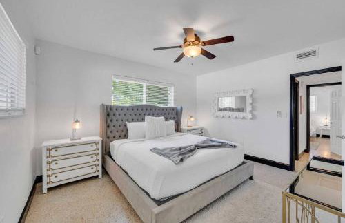 Modern Tropical Pool House North Miami Hot Tub - Foto 35