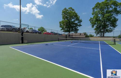 3BR Condo with Lake View - Trout Fishing - Playground - 2 Pools - Stairs Required - FREE TICKETS INCLUDED - PR69-9 - Foto 8