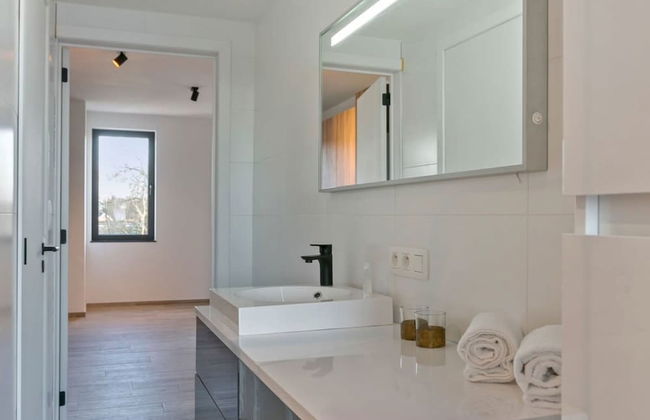 Spacious 3 Bedroom Apartment With Private Garage - Foto 17