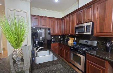 Game & Soak Retreat 3BR Private Jacuzzi Pool Table - Foto 5