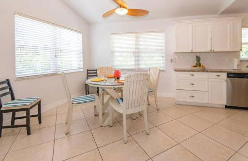 Surfside Beachfront Escape - Neat and Bright - Foto 20