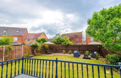 Beach Retreat with Hot Tub Sleeps 8 - Foto 34