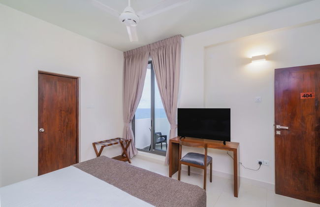 Marine Suites - Photo 29