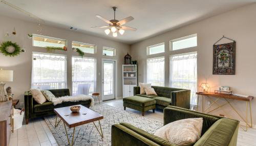 La Porte Home with Balconies Walk to Beach! - Foto 1