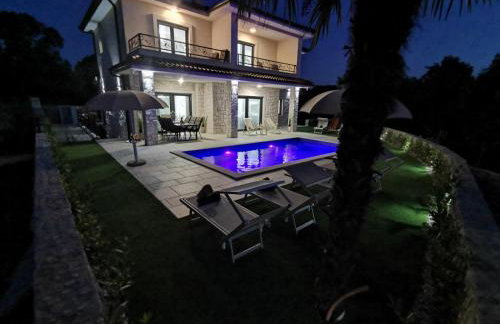 Luxury Villa Sara with Jacuzzi in Malinska - Foto 11