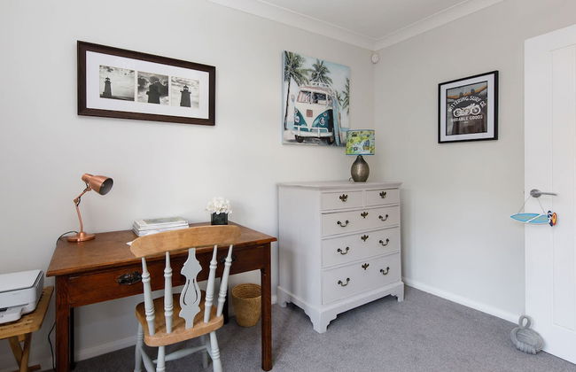 Coastal Retreat for 8 With Hot Tub - Walk to Beach - Foto 79