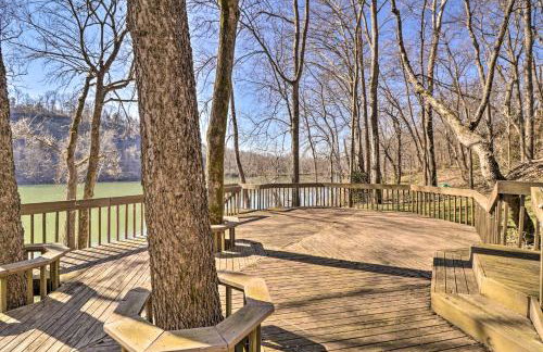 Renovated Riverfront Retreat with Deck and Grill! - Foto 27