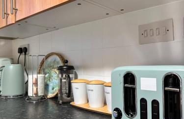 Warm & Stylish Stay Near Everything you need - Photo 6