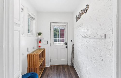 Main Line Manor 3BR with King Beds & Patio & Backyard - Foto 25